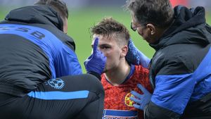 Darius Olaru a ajuns de urgență la spital și are fractură de pomete. „Trebuia cartonaș roșu. Are carnea spartă” | FOTO