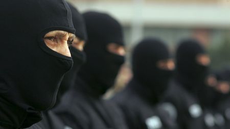 U Cluj a transferat gratuit 15 jucători către Petrolul!** Cum își motivează procurorii "razia" de astăzi