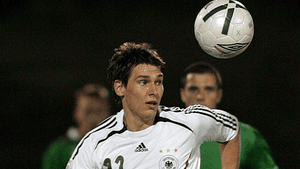 Low: "Nu i-am lăsat acasă din cauza valorii lor"