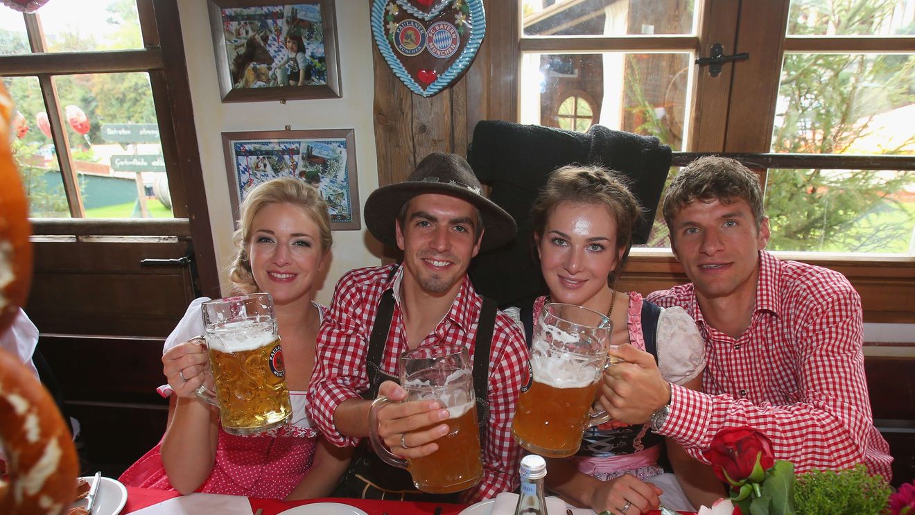 Bayern a participat la Oktoberfest FOTO: Guardiola, așa cum nu l-ai mai văzut. Iubita lui Schweinsteiger a atras toate privirile