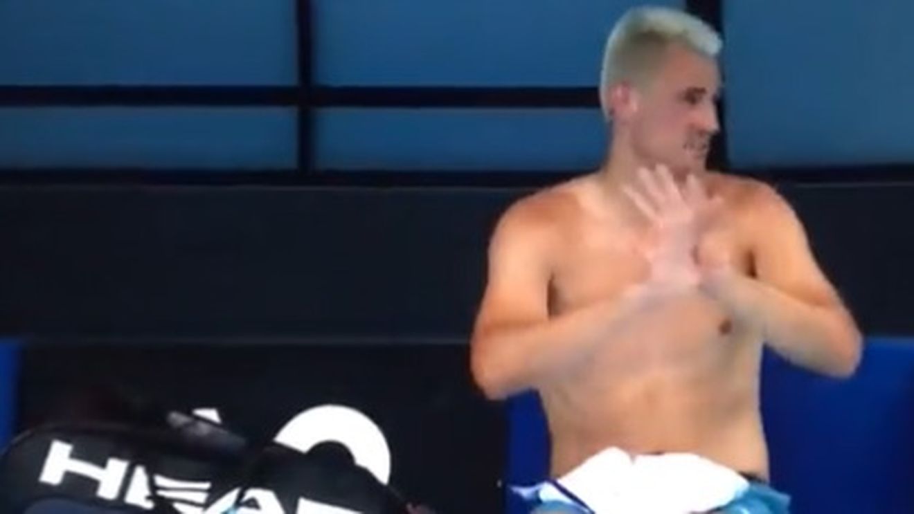 Moment incredibil la Australian Open! Un jucător a vrut să iasă de pe teren în timpul meciului: „Sigur am COVID"