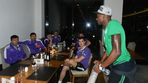 FOTO - "Lupii galbeni" au primit o vizită surpriză. Jeremy Bokila a trecut să-și salute foștii colegi