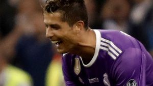 FOTO | Ronaldo i-a lăsat pe toți cu gura căscată! :) S-a tuns imediat după ce a câștigat Liga Campionilor. Cum arată acum