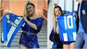 Lora, apariție super senzuală în Bănie! A prezentat noul echipament al Universității Craiova într-o salopetă de păpușă Barbie: „Ești cea mai tare leoaică, olteancă adoptată!” | GALERIE FOTO