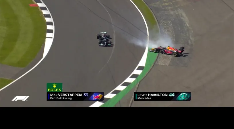 Haos în Formula 1! Hamilton și Verstappen s-au acroșat în primul tur al cursei de la Silverstone. S-a reluat cursa, iar britanicul a câștigat pe final!