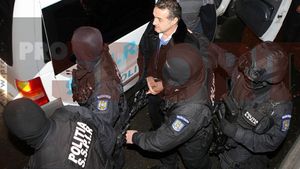 Instanța rupe tăcerea! ** Motivele arestării lui Becali!