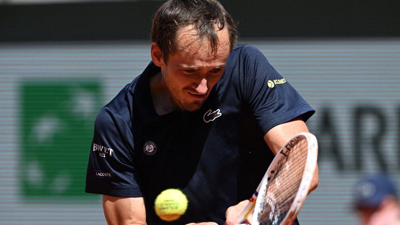 Ce i-a spus rusul Medvedev soției sale, direct de pe teren, în timpul meciului încheiat cu o RUȘINE ISTORICĂ la Roland Garros
