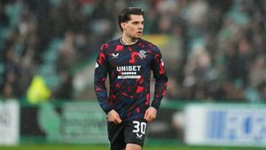 „Dacă ar fi mers la monitor, ar fi luat decizia corectă”. Faza controversată a penalty-ului comis de Ianis Hagi a revoltat Scoția