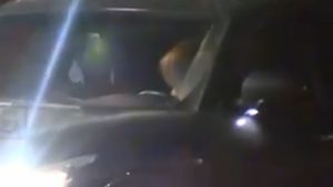 Artyom Dzyuba a călcat pe bec. VIDEO | A ieșit noaptea din hotelul naționalei și s-a iubit cu o blondă în parcare, deși este însurat
