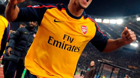 Walcott, **alături de Arsenal până în 2014