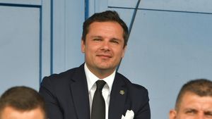 Povestea conflictului dintre Mirel Rădoi și Vlad Munteanu: s-au certat după un episod incredibil cu soția fostului căpitan FCSB, în loja unui stadion! Ce a pățit Viviana Rădoi și cum a explodat cearta dintre fostul selecționer al României și oficialul FRF