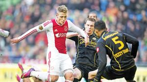 "El va fi noul Sneijder!"** E noul idol al fanilor lui Ajax și a fost la un pas de Borussia și Bayern. Reghe a făcut strategia pentru anihilarea lui. Sfaturi către Râpă