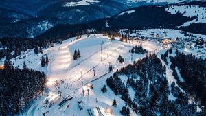 Zăpada care a trecut prin trei anotimpuri. Ce este snow farming și în ce oraș din România se găsește primul sistem de acest fel