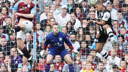 Spaima propriilor portari!** El este jucătorul care a reușit cele mai multe autogoluri în Premier League