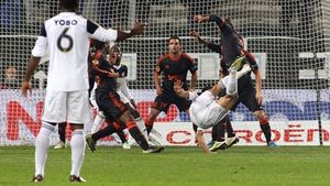 VIDEO Golul serii în Europa League!** Fenerbahce se califică en-fanfare în 'primăvară' după o reușită fabuloasă