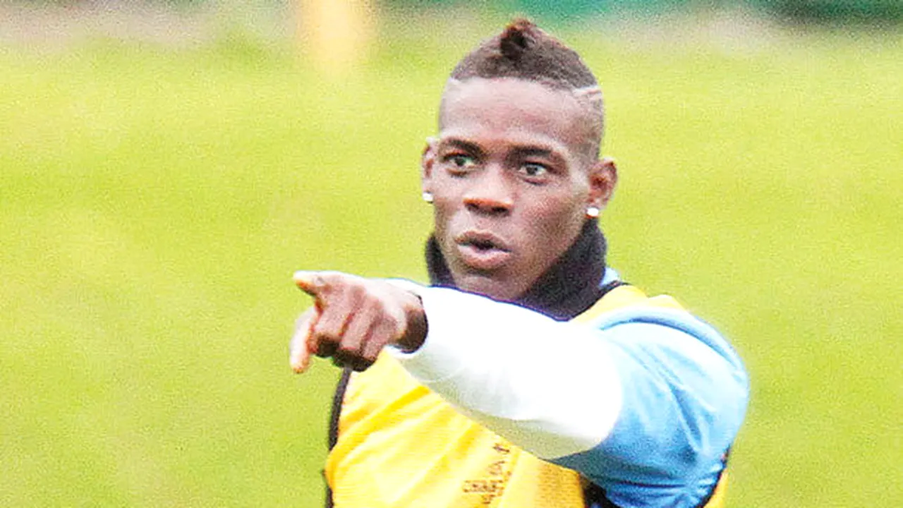 Balotelli la prezentarea oficială la City: 