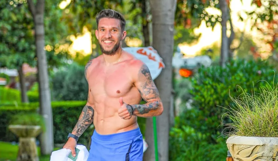 Antrenorul vedetelor îl transformă pe Alex Băluță la sală! La o zi după ce Gigi Becali l-a cerut înapoi în lotul FCSB, fotbalistul a tras de „fiare” ca o „bestie”