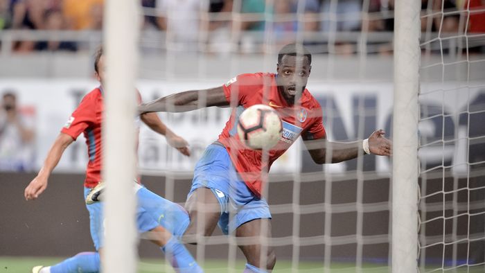 Gnohere - omul, artistul, fotbalistul. "Jocul lui e ca un strigăt melodios al unei voci de culoare dintr-o trupă de jazz". Caramavrov scrie despre FCSB - Hajduk Split