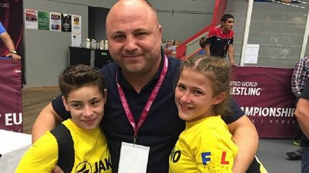 Sportivele tricolore au defilat la Europeanul de lupte pentru cadeți. Două românce și-au disputat finala în Suedia