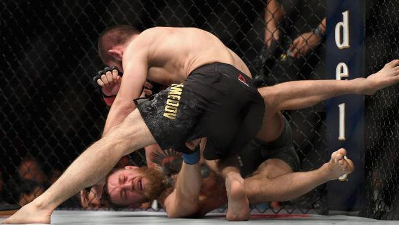 Clipe de coșmar pentru McGregor. VIDEO: Momentul în care irlandezul e "rupt" în bătaie de Khabib. Atenție, imagini cu impact emoțional!