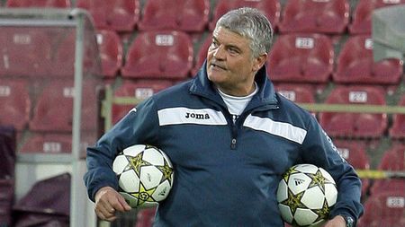 Andone a fost dat pe spate de un jucător de la ACS Berceni:** "Pe ăsta l-am vrut la Dinamo, dar n-am avut bani să-l iau! Uite ce traseu a avut!"