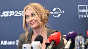 Nadia Comăneci, în costum de baie, la 63 de ani