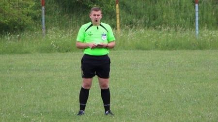 Scene halucinante în fotbalul din Buzău! Arbitrul central a sunat la 112 după ce a fost bătut de un jucător