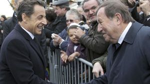 EL e cel mai longeviv antrenor din istorie! A stat 39 de ani pe banca lui Auxerre!** Vezi câți tehnicieni ar fi schimbat Becali în acest timp :)