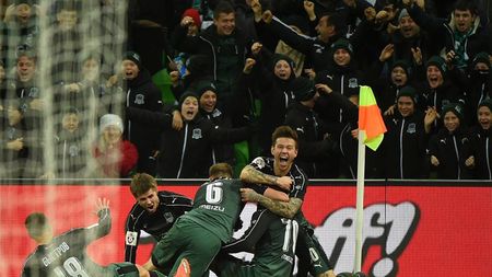 VIDEO | Gol fabulos înscris din foarfecă, de la 15 metri. Sub privirile lui Mircea Lucescu, instalația SF a "cinematografului" din Krasnodar s-a pus în mișcare în minutul 94!