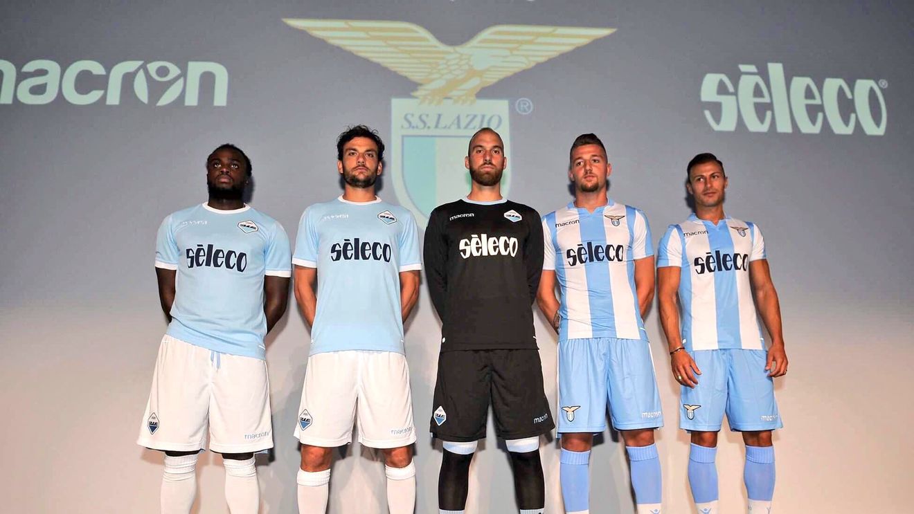 Lazio s-a "gătit" pentru sezonul 2017-2018. A prezentat oficial noile echipamente. Radu Ștefan: "Tricourile au o istorie în spate. Purtându-le, avem o presiune, care ne obligă să câștigăm"
