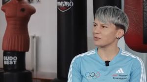 Noua poreclă a Loredanei Perijoc la lotul de box este Doroftei. „Am luat-o cu noi la colț, la meciuri în Thailanda. E foarte focusată, vrea totul sau nimic” | VIDEO EXCLUSIV DRUMUL SPRE PARIS