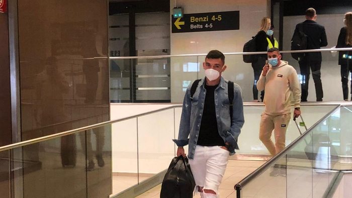 Claudiu Keșeru a aterizat în București! Primele imagini cu atacantul român, după ce s-a înțeles cu Gigi Becali | FOTO