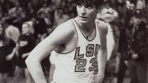 Atlanta Hawks va retrage tricoul cu numărul 44 purtat de Peter Press "Pistol Pete" Maravich