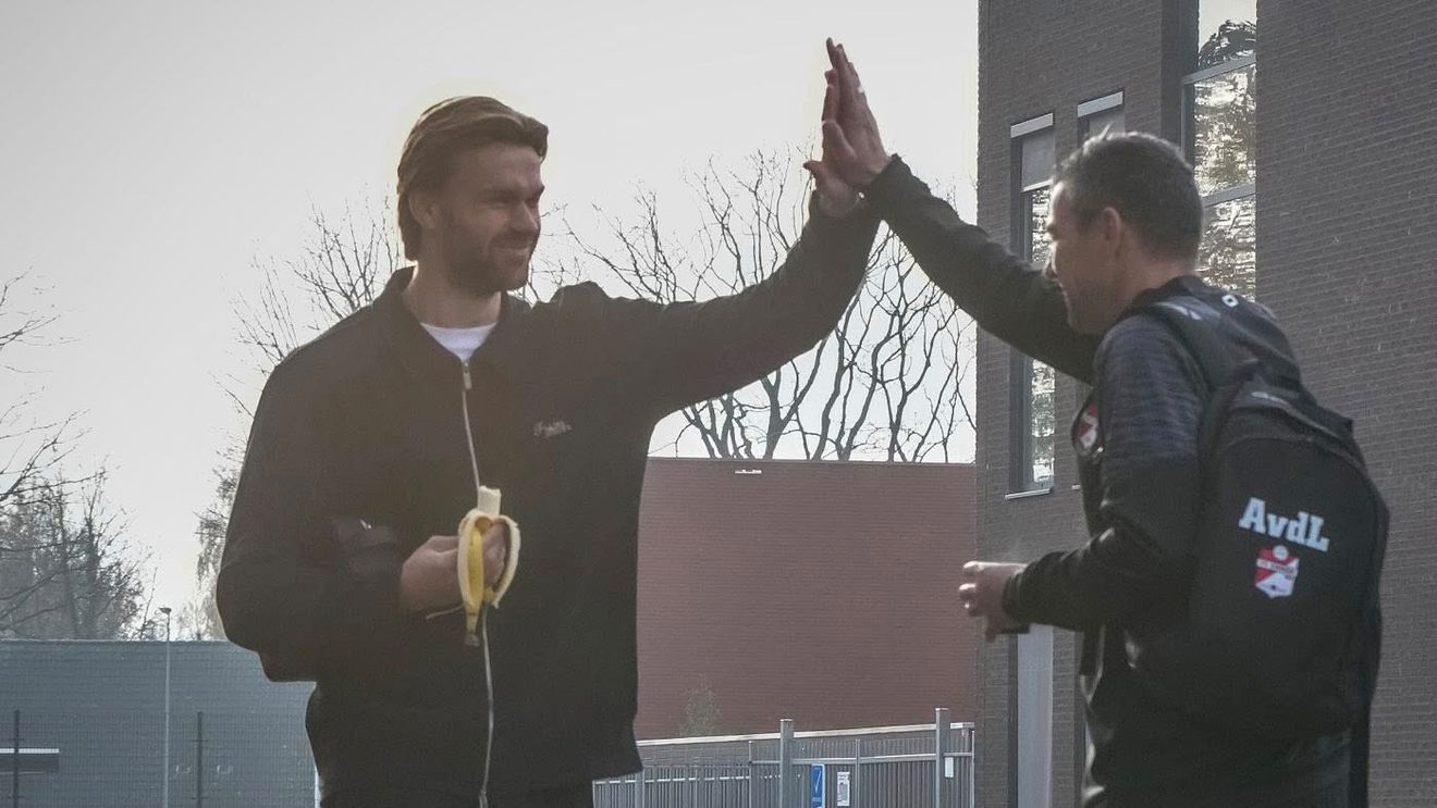 Dinamo vrea să transfere un „tanc” din Olanda! Apărătorul central de 1,93 metri pe care îl vor „câinii”