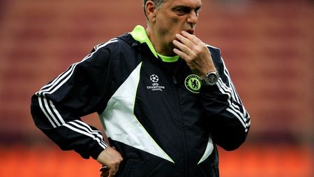 Fostul manager al lui Chelsea, Avram Grant, prins la bordel!