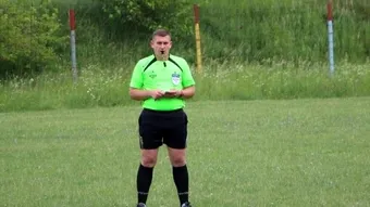 Scene halucinante în Liga 5 Buzău! Arbitrul central a sunat la 112 după ce a fost bătut de un jucător