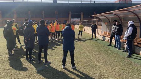 Jucătorii Ceahlăului, băgați în ședință înaintea meciului cu Steaua! Finanțatorul Măzărianu are mesaje pentru antrenor și suporteri: ”Dacă nu vin înseamnă că nu merită echipă de Liga 2”