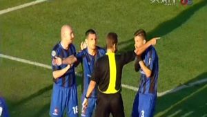 VIDEO Tudor, contestat de gălățeni după ce a dat un penalty!** În repriza a doua a acordat un "11 metri" și pentru Oțelul