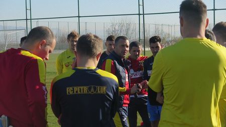 Costel Enache încearcă să fie pozitiv în privinţa reluării campionatului Ligii 2: ”Luna mai o văd plină de fotbal.” Cum se descurcă petroliştii şi ce spune antrenorul despre incertitudinea în care ne aflăm | INTERVIU