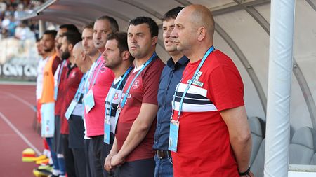 Miriuță, dribling elegant pe lângă întrebarea: "Rămâi la Hermannstadt?". Discursul antrenorului, după turul barajului pentru Liga 1 și oferta care i-a bătut la ușă 