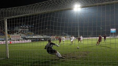 Rapid e într-o situație disperată, dar există și jucători care încă cred în "farmecul vieții". Declarație de dragoste: ** "Orice ar fi, sunt la un club mare. Nu renunț până nu iau un trofeu!"