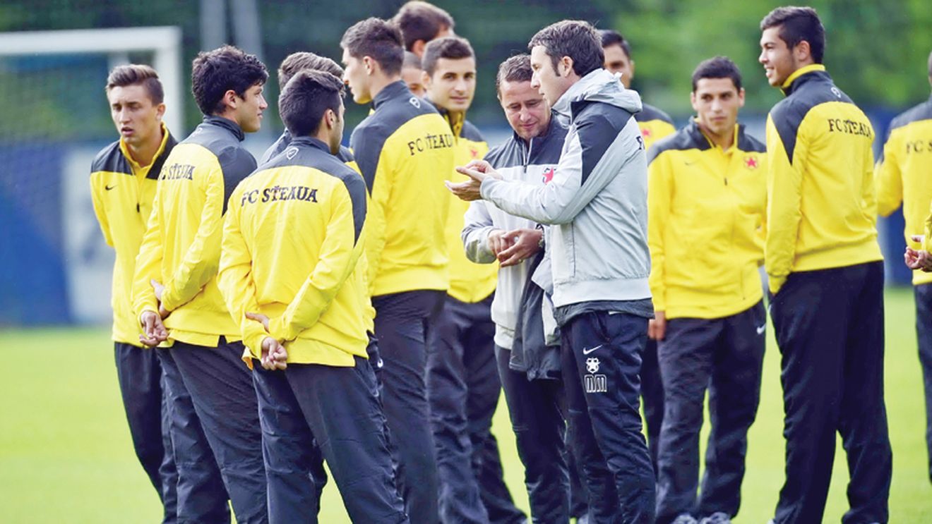 Prime fără drept de semnătură! "Hai, Meme, ne iei de proști?" Reacția steliștilor când managerul le-a prezentat hârtia cu bonusurile pentru Ligă