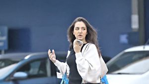 Imagini spectaculoase cu Teodora Becali: fiica lui Gigi Becali a „devalizat” un celebru magazin!