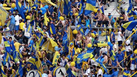 I-au confundat cu echipa rivală. Fanii celor de la Boca Juniors au lovit cu pietre autocarul favoriților lor