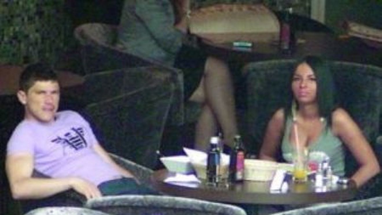 FOTO INCENDIAR** "Bomba Sexy" e în pericol! Ea e vedeta care i-a luat mințile lui Cristi Tănase! E celebră pentru replica: "Toate e înnămolite!"