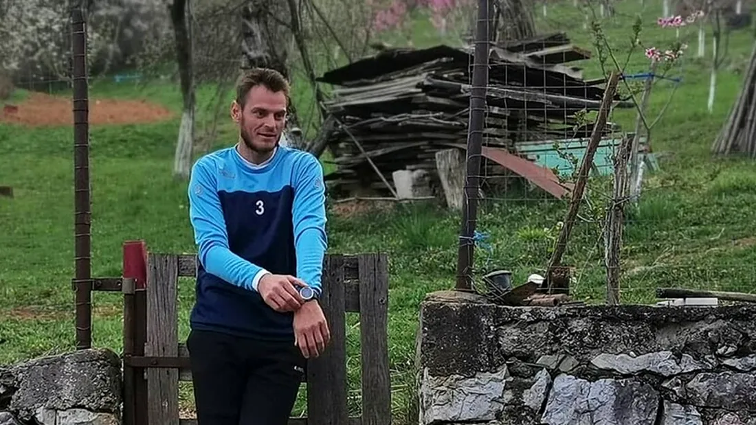 Fotbalistul Dănuț Bilia taie lemne de mai mult de o lună, într-un sătuc din județul Bihor! ”Dacă vezi ce mâini, genunchi am acum. Arată ca niciodată. Înainte erau mereu tăiate, mereu cu vânătăi”. Fundașul se condideră bătrân la 35 de ani