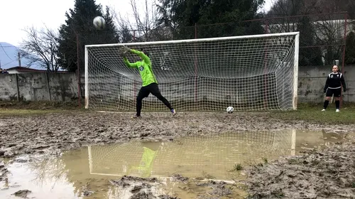 Imagini șocante de la un meci de fotbal feminin din România! Mocirla ar trebui să îl facă să se rușineze pe Răzvan Burleanu | FOTO