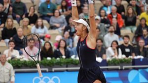 Victorie uriașă pentru România la Jocurile Olimpice! Jaqueline Cristian a învins-o superb pe Caroline Garcia într-o atmosferă incendiară făcută de francezi. Cum s-a trăit succesul fabulos al româncei. SPECIAL