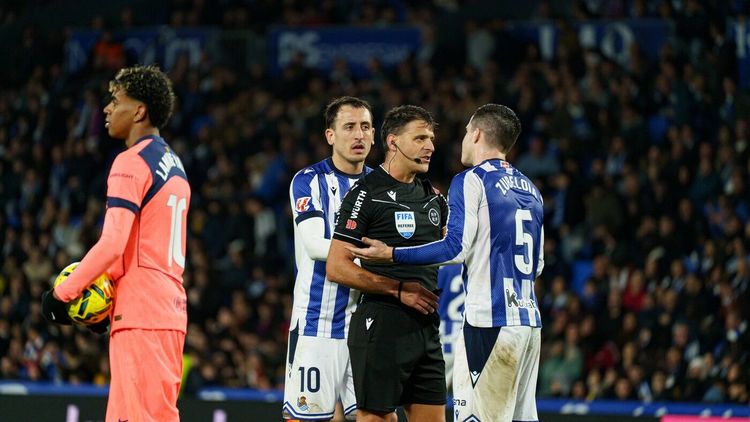 Au ieșit înregistrările audio dintre arbitru și camera VAR după ce Barcelona a făcut scandal pentru deciziile din înfrângerea cu Sociedad