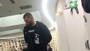 Cătălin Moroșanu, „numărat în picioare”, la mall, din cauza unui cadou. Cu cine s-a întâlnit „Moartea din Carpați” | EXCLUSIV VIDEO & FOTO